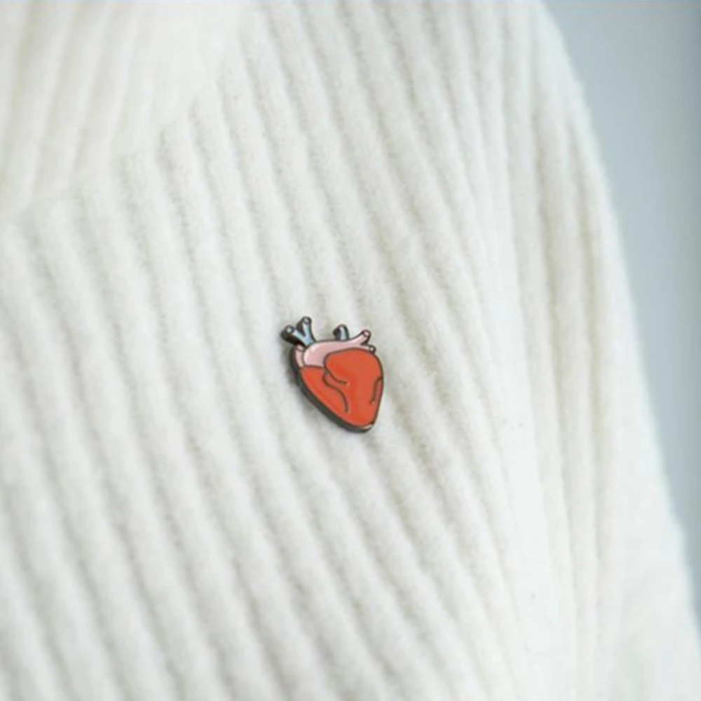Womans cute RED HEART organ brootch - Picture 1 of 4